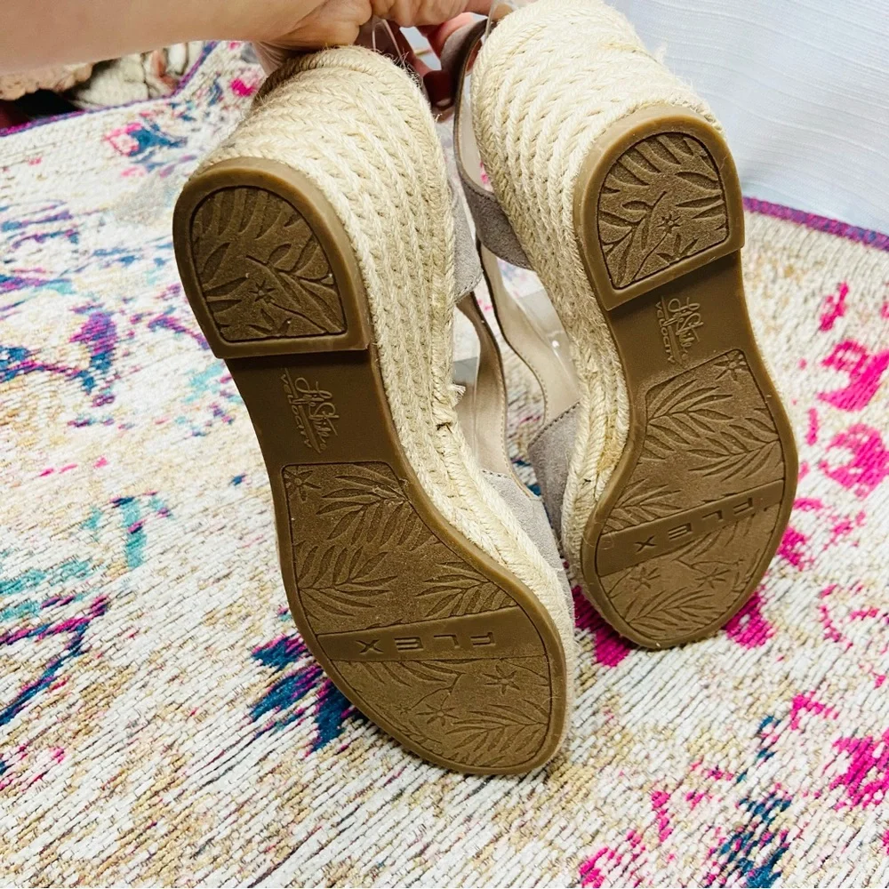 LifeStride • Tyra Taupe Grey Espadrille Wedge Sandal • 6.5